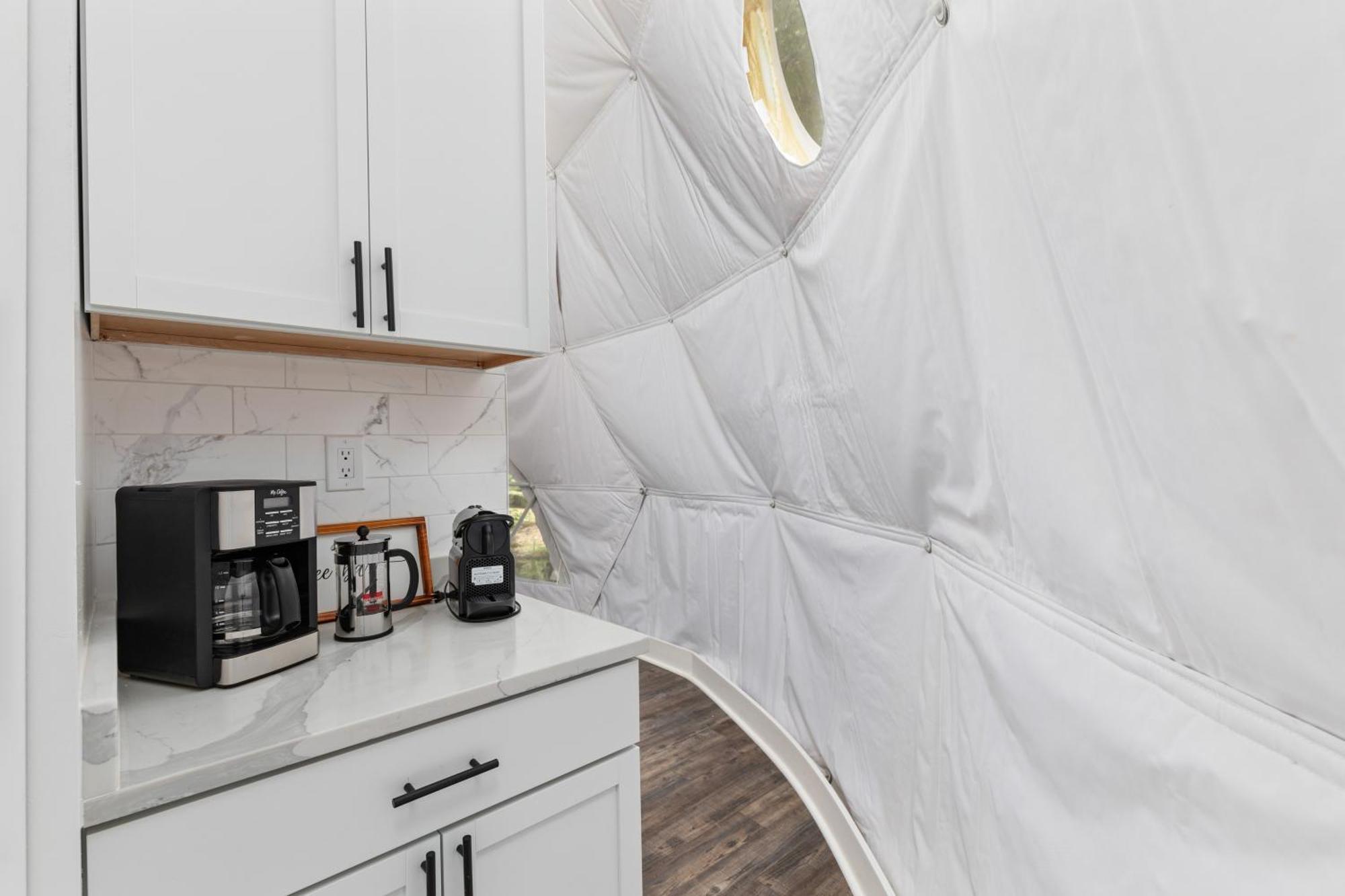 Zen Dome - Romantic Retreat, Wifi & Ac, Hot Tub, National Park 8 Min Hébergement de vacances *