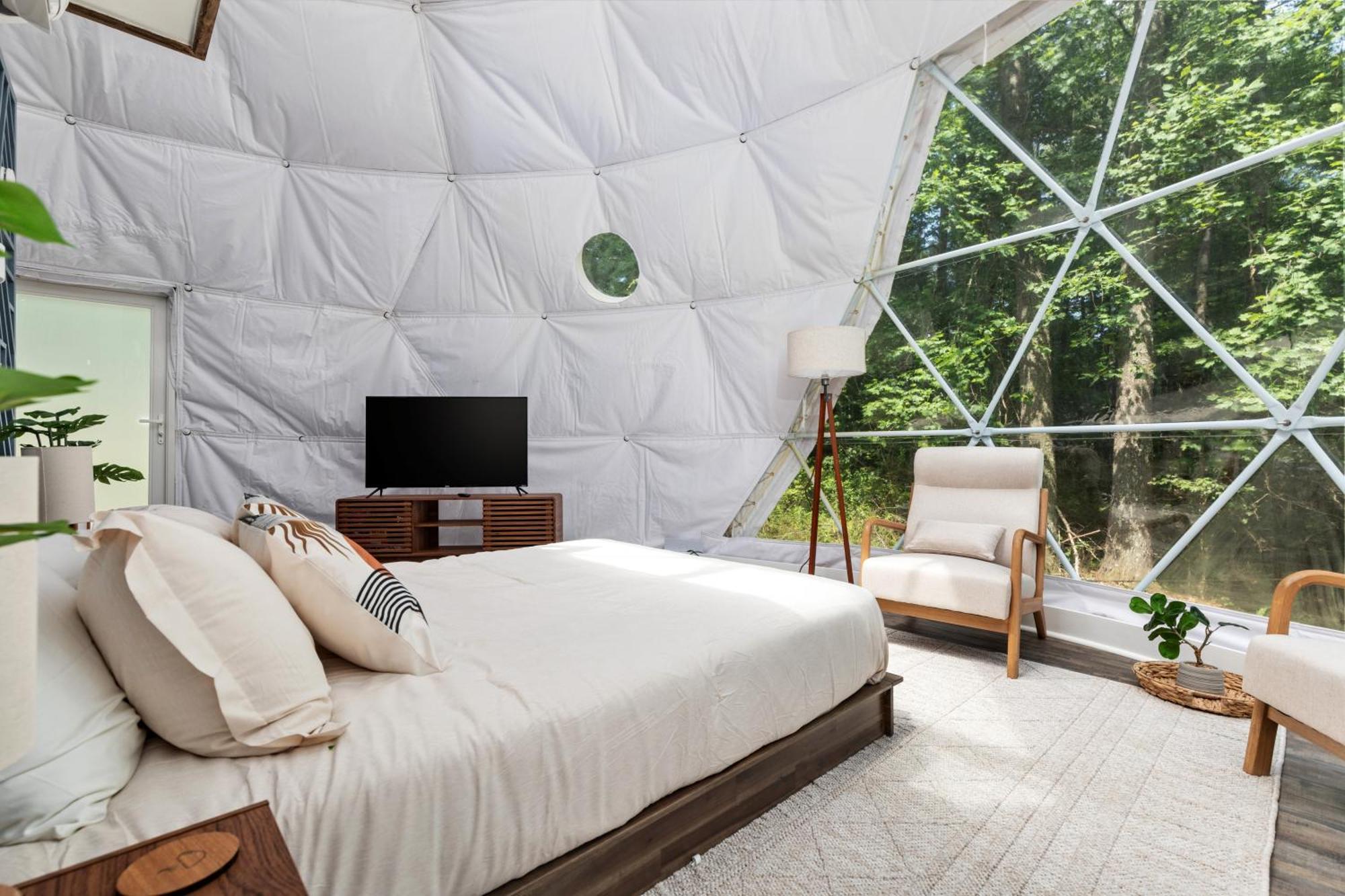 Zen Dome - Romantic Retreat, Wifi & Ac, Hot Tub, National Park 8 Min